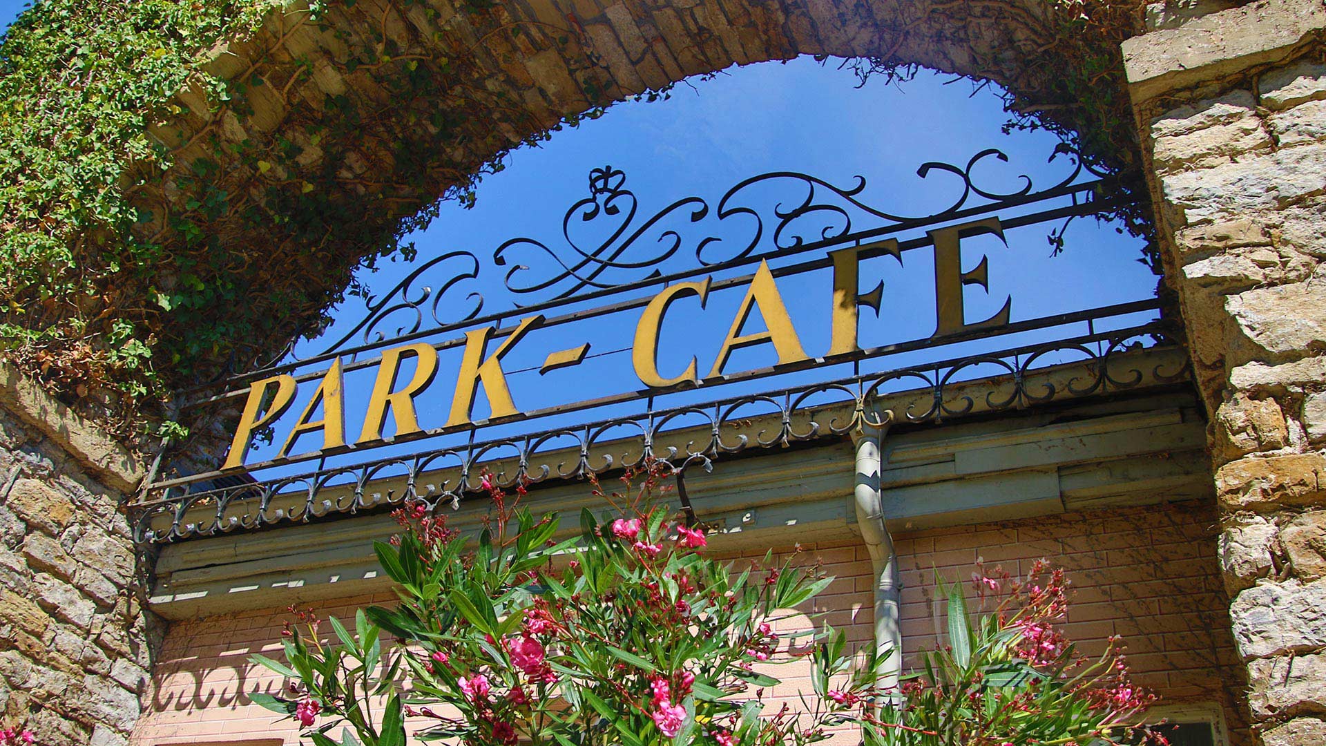 (c) Restaurant-parkcafe.com